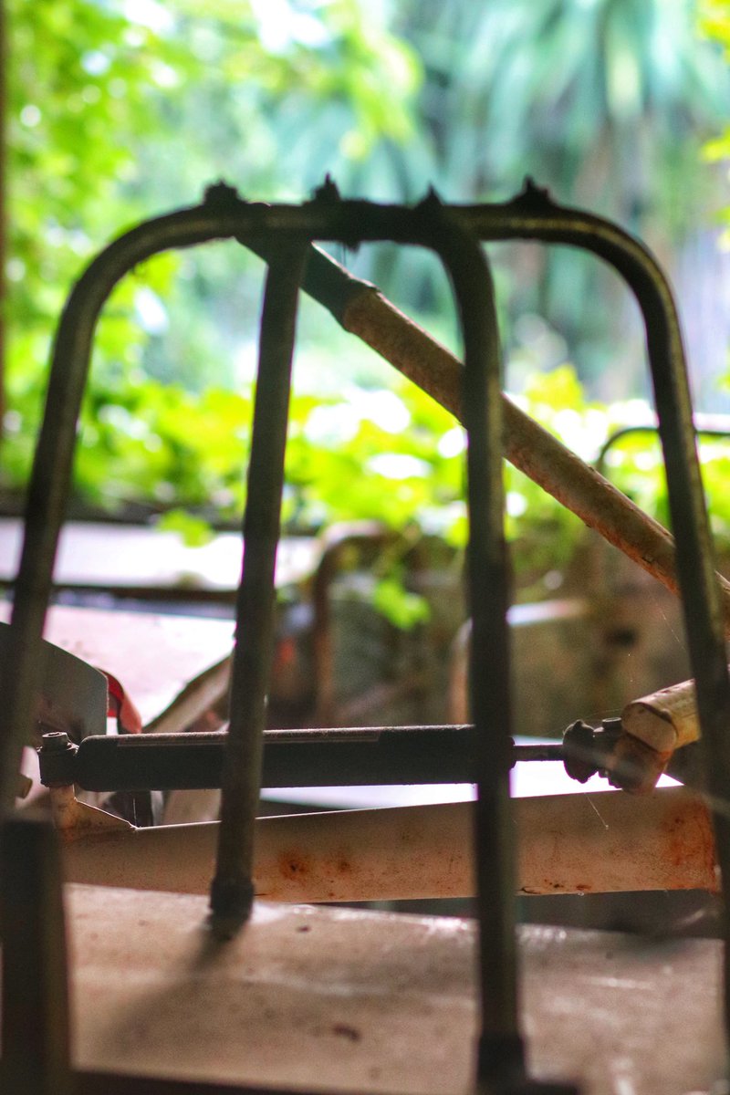 CelineEyes's tweet image. Barreau et chaise 

#barreau #chaise #tabouret #urbex #france #restaurant #abandonné