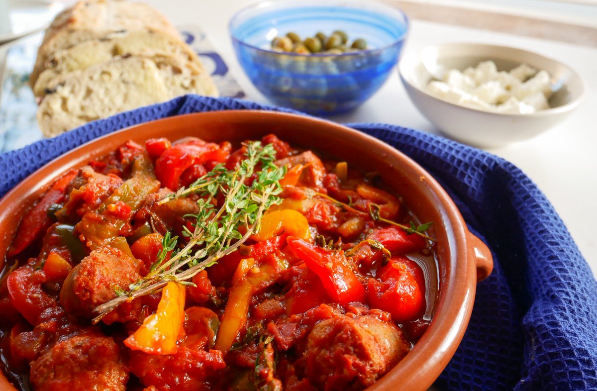 TheRareWelshBit's tweet image. Bursting with juicy tomatoes, peppers, spices and @EdwardsofConwy @WeAreEdwards sausages, Greek Spetzofai is Mediterranean comfort food at its best. Serve with feta, olives &amp;amp; crusty bread for that added oomph! bit.ly/2KiyMD1 #ad #WeAreEdwards #RecipeOfTheDay