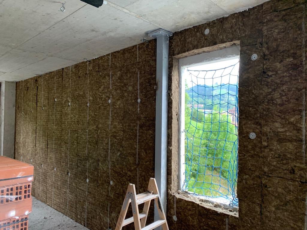 Comenzamos envolvente térmica y tratamiento de hermeticidad de 20+20 viviendas en Beasain(Guipuzkoa) con <a href="/GermantxoVA/">VArquitectos</a> <a href="/SigaTapes/">Siga Tapes</a> <a href="/on_haus/">Onhaus Global System</a> <a href="/Blowerproof_es/">Blowerproof</a> <a href="/ROCKWOOL_ES/">ROCKWOOL Peninsular</a>