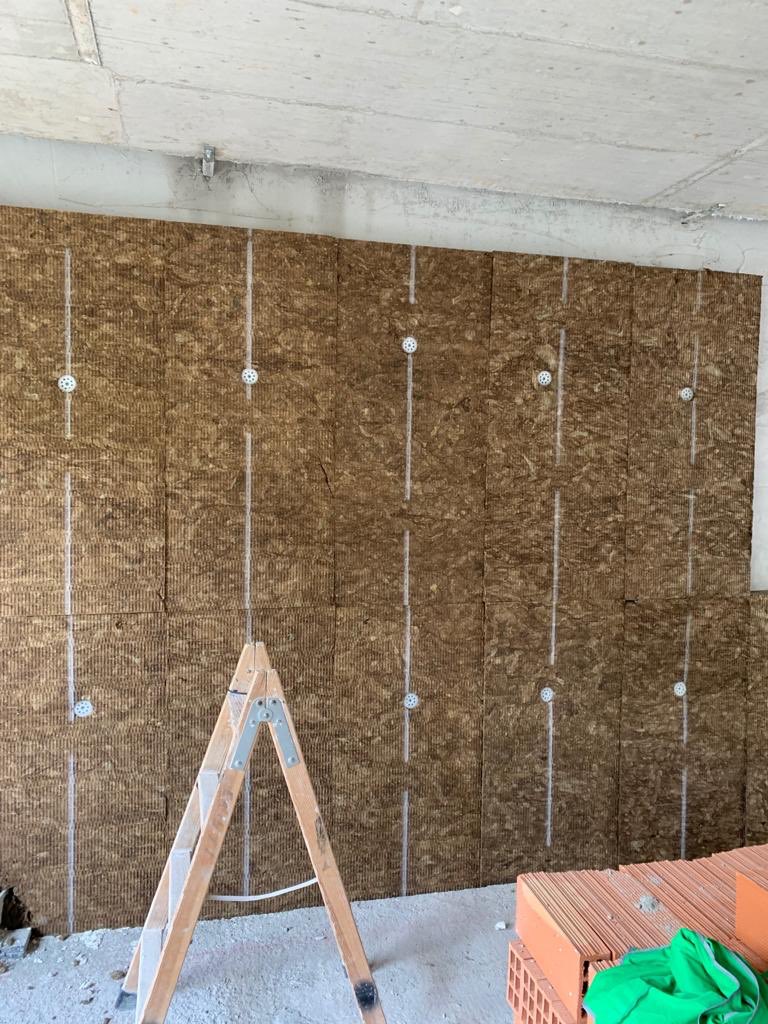 ixarvit's tweet photo. Comenzamos envolvente térmica y tratamiento de hermeticidad de 20+20 viviendas en Beasain(Guipuzkoa) con @GermantxoVA @SigaTapes @on_haus @Blowerproof_es @ROCKWOOL_ES https://t.co/WAjoIpceYJ