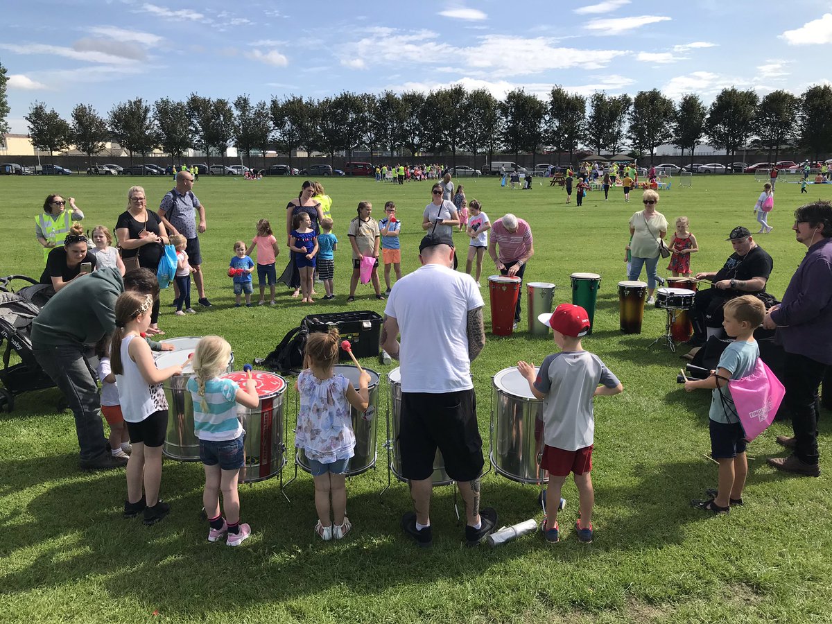 DNPartnership's tweet photo. Finglas Family Fun Day, Farnham Drive happening now #barnardos #betterfinglas #dnwap #DCC #meetingplace #gardasiochanafinglas #tusla #FYRC #LordMayor #FinglasWestFRC #thegreenscene #finglascentre #safefoodIreland https://t.co/3oxdXsbCC8