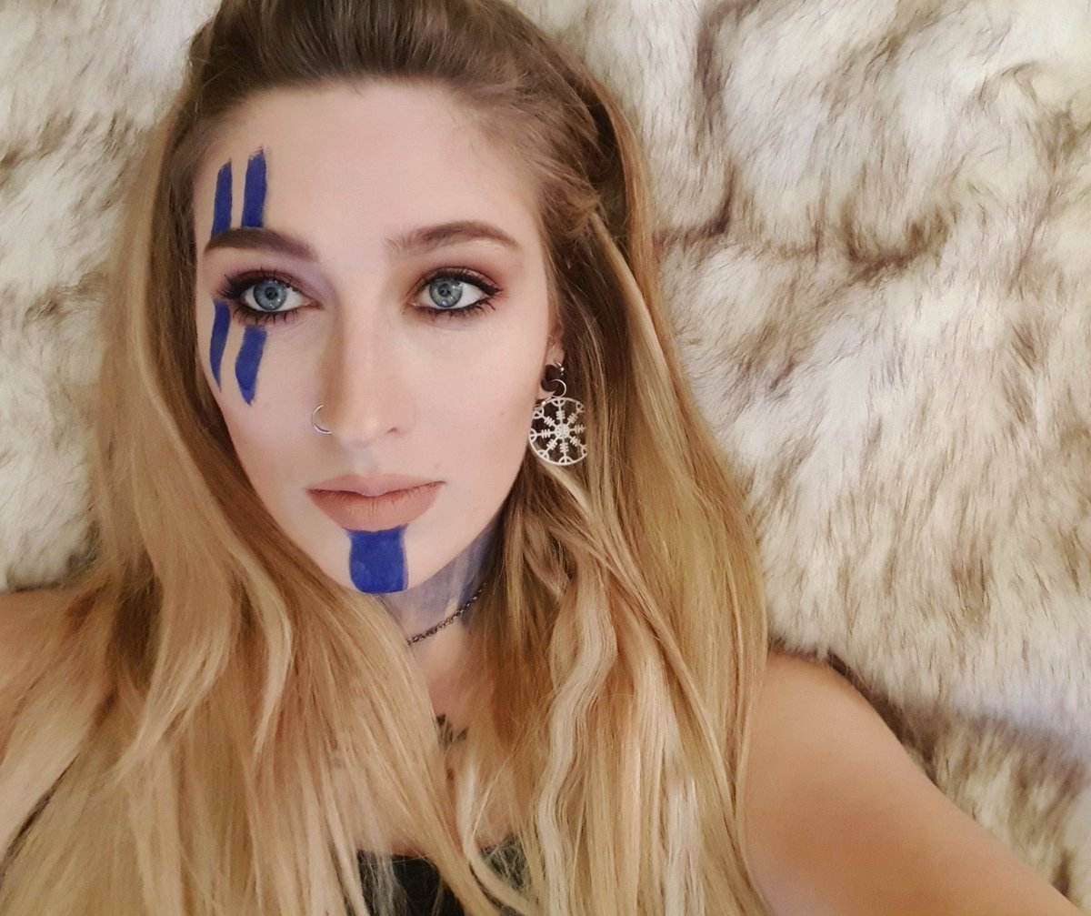 skogsagas's tweet photo. I currently have a pair of white helm of awe earrings ready to ship ⚔

https://t.co/Jsic8lDd4P https://t.co/SWVKXYRItb