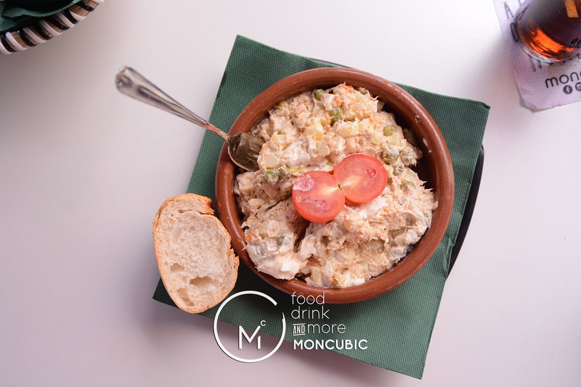 moncubic's tweet photo. 💙¿A quién le encanta la ensaladilla rusa? Una de las tapas estrella de MonCubic 😋 #moncubic #mediterráneo #playa #food #instafood #ensaladillarusa #lunch #meal #comida #foodfrinkandmore https://t.co/H65laXXSkL