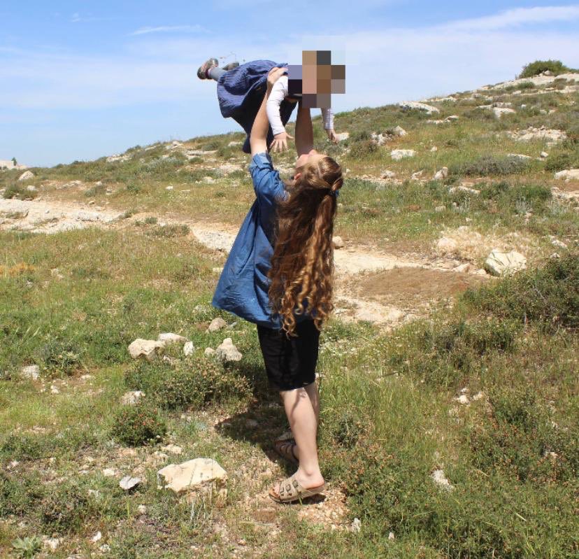 Mllesoss0's tweet photo. Elle s’appelait Rina Shnerb elle avait 17 ans et elle est morte aujourd’hui dans une attaque terroriste en Israël. Son père et son frère sont toujours hospitalisés dans un état grave et le terroriste est en fuite. Tous unis contre le terrrorisme. https://t.co/SJAbErGyIK