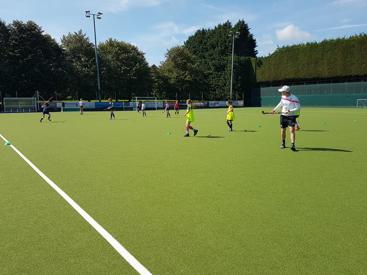 richardjayoung's tweet photo. Holiday hockey camp Friday. It may be a bank holiday weekend and it may be 30c but this lot are happy to explore cross sport in the form of hockey tennis. #gamedoestheteaching #exploregamedynamics #inventivelearning @CoachAndInspire @SevenoaksHC @7oaksSports https://t.co/B2S63r50O7