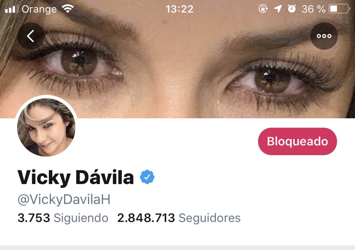 katxerin's tweet photo. @WRadioColombia @VickyDavilaH vivo ejemplo del periodista vendido #VickyQuiteseLasRodilleras me uno a #BloqueemosAVicky y la W radio. https://t.co/tn9M30ECHI