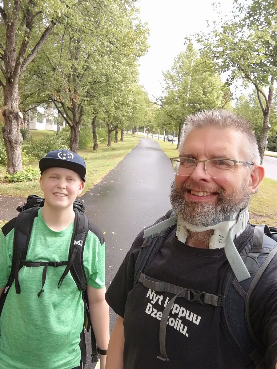JuhaTenhonen's tweet photo. Kotiapu siivos, tiskas, vei pari koneellis pyykkii kuivuu, kävi ja putsas meille laatikon #suomalaisia #mansikoita🍓 #ltk #nro24. Nyt pärjätää taas viikonloppu. @teho07 tultuu kotii tuli sadetutkan mukaan yllättäen pien hetki, jos ei satais, ni mehä lähettii kauppaa porukal, jot https://t.co/eqT7HqIMtM