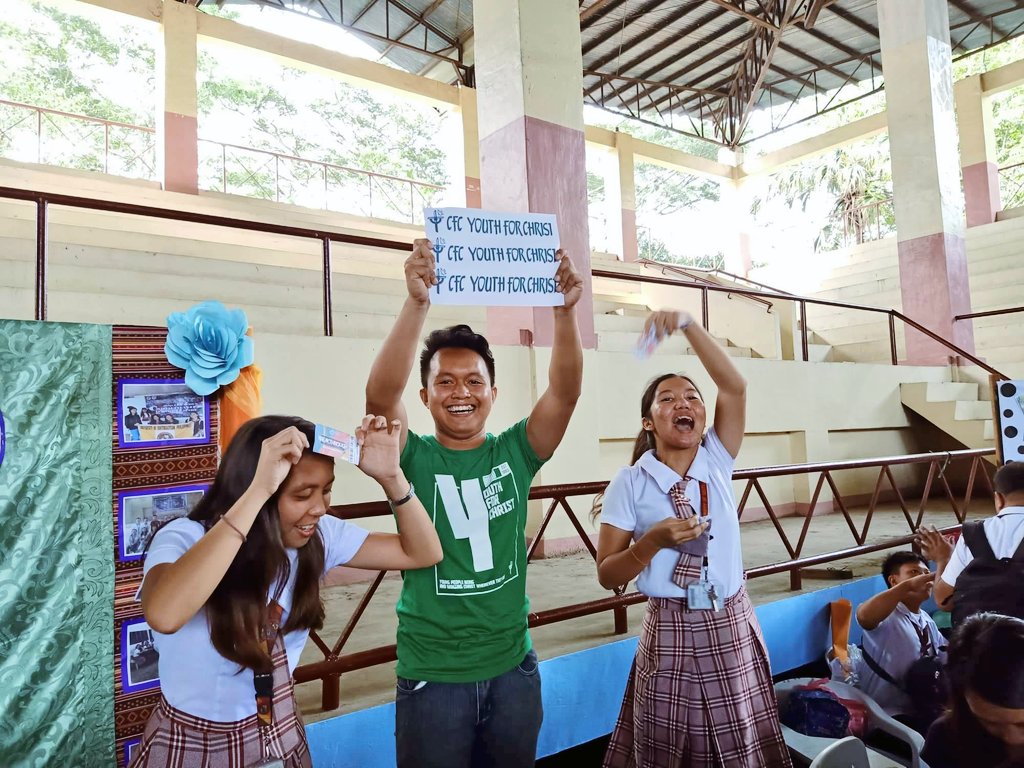 asyllalee's tweet photo. Praise God for 98 freshmen's from USeP campus who joined cfc - yfc campusbased club ! Exzayted to see you sa gatheringzzz igszuon! 💓🙌
#TeamCampusBased #CamPUSH #BiradaCampusBest https://t.co/Y9FnVr1SS3