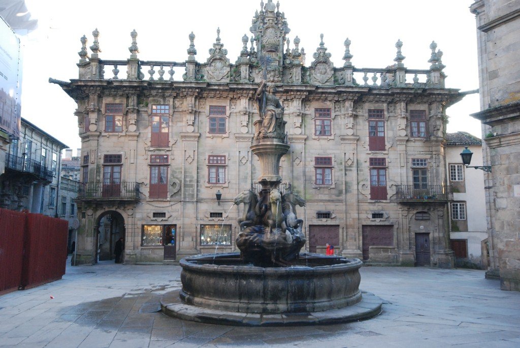 NovaCompostela's tweet photo. Dentro de la zona vieja de Compostela destaca una impresionante plaza que es de visita obligada: la plaza de platerías de Santiago. ¿Te animas a descubrirla? ;)
https://t.co/6HbFyIEeGe

#caminodesantiago #elcamino #santiago #turismosantiago #apartamentosturisticos #novacompostela https://t.co/S7AdZO7Y8k