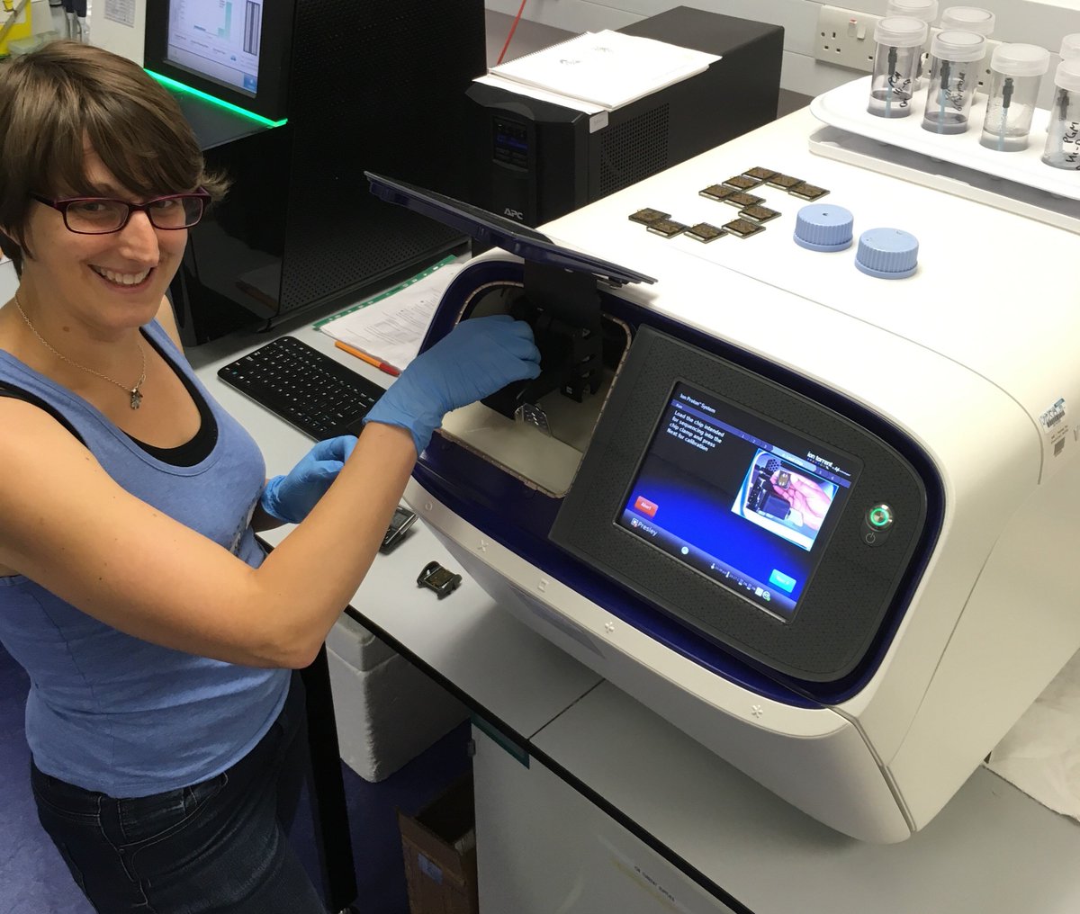 Angie_Fawkes's tweet photo. 500th run on our @thermofisher @iontorrent Ion Proton Sequencer! @TLGilchrist1 is so excited, she has written a blog about it : https://t.co/CVpV6a1vQB #500 #SequencingTeam #Techniciansmakeithappen https://t.co/m4B5gBsqus