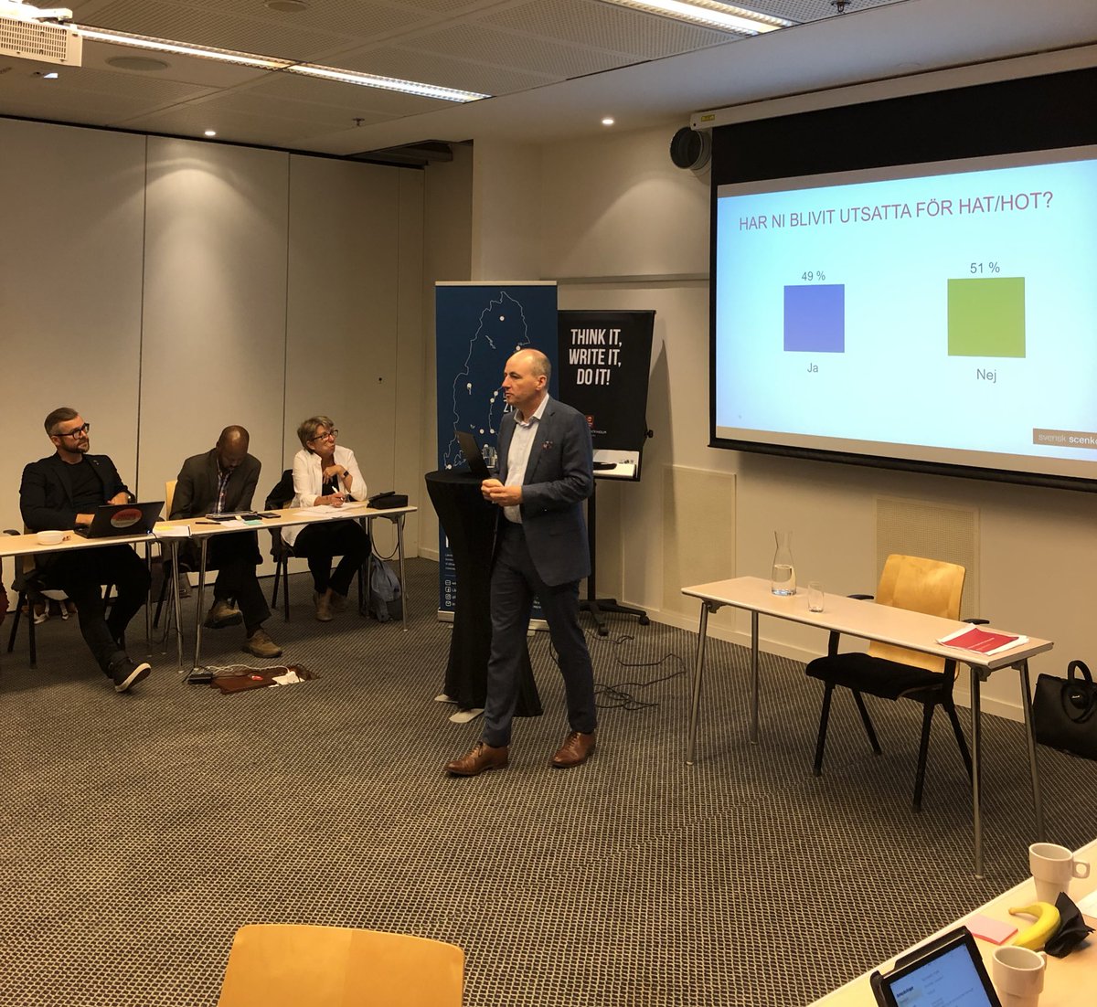 Stort tack <a href="/mbrannvall/">Mikael Brännvall</a> ,vd <a href="/svenskscenkonst/">Svensk Scenkonst</a> , för att du besökte vårt Dialogmöte! Vi lyssnade med stort intresse på den undersökning som gjorts kring hot och hat inom scenkonstbranschen. #länsteatrarna #LTS