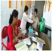 WBPolice's tweet photo. Blood Donation Camp was organised by Naihati GRPS #SealdhGRP. Total 43 units of Blood were donated by police personnel and local people.
.#DonateBloodSaveLifes.
#UTSARG https://t.co/Oxez29VxyH