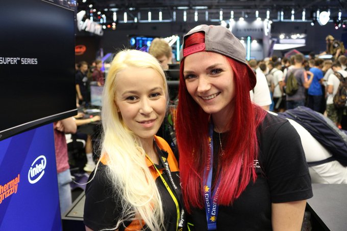 Schaut mal wen ich auf der #Gamescom getroffen habe :) ->MarryFox 🐱 Schaut gerne mal bei Ihr vorbei,<a href="/tag/gamescom"class="tags">#Gamescom</a><a href="/tag/blond"class="tags"><span>#blond</span></a><a href="/tag/redhead"class="tags"><span>#redhead</span></a><a href="/tag/gamer"class="tags"><span>#gamer</span></a><a href="/tag/gamergirl"class="tags"><span>#gamergirl</span></a><a href="/tag/twitch"class="tags"><span>#twitch</span></a><a href="/tag/gamescom2019"class="tags"><span>#gamescom2019</span></a>