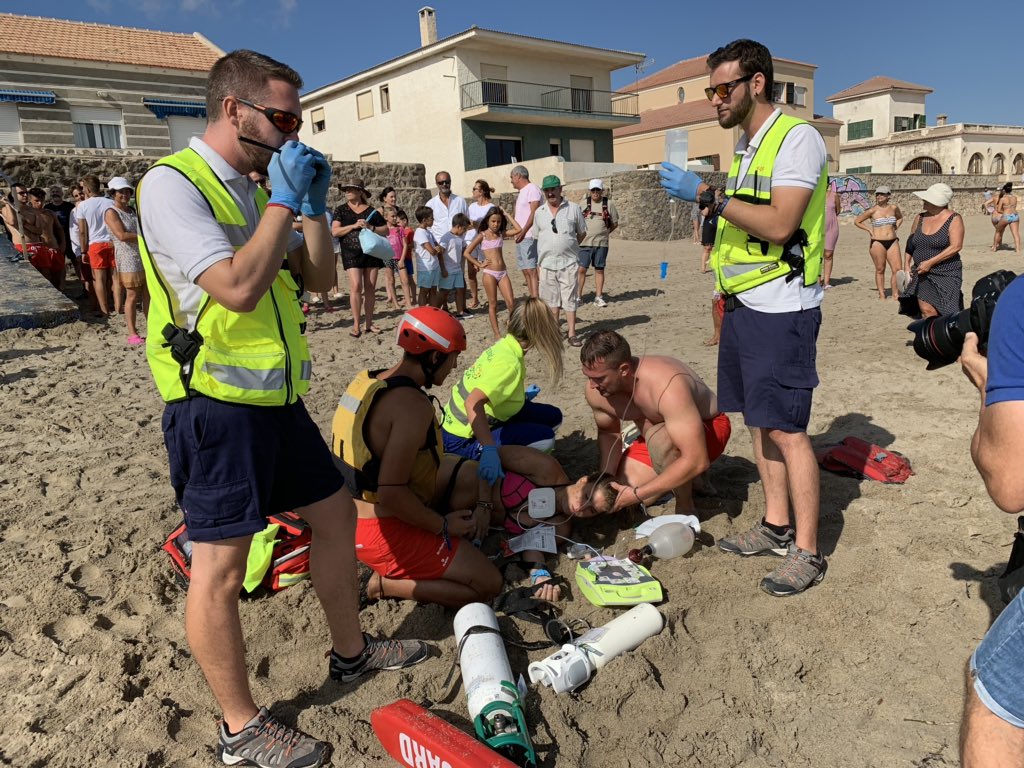 112rmurcia's tweet photo. #PlanCopla2019 Las asistencias de salvamento y rescate en playas de la #RegióndeMurcia se reducen un 14 por ciento respecto al verano pasado. Esta mañana se ha celebrado un ejercicio de salvamento en la playa de Levante de Cabo de Palos (#Cartagena). https://t.co/VbuL56O9ZO