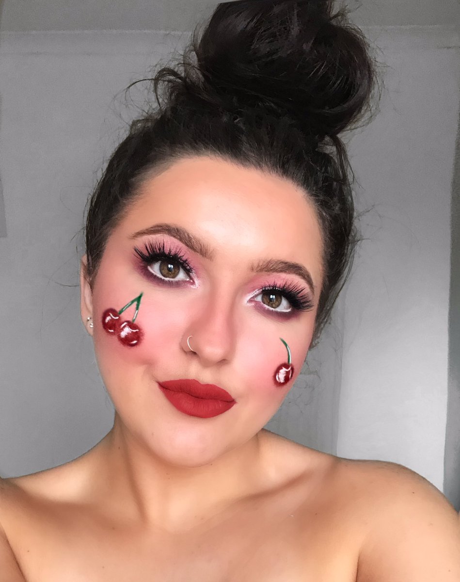 XmakeupCharlie's tweet photo. Who doesnโt love cherryโs ๐
@JeffreeStar #unicornblood #cherrymakeup #makeup https://t.co/rgFyLZr0iF