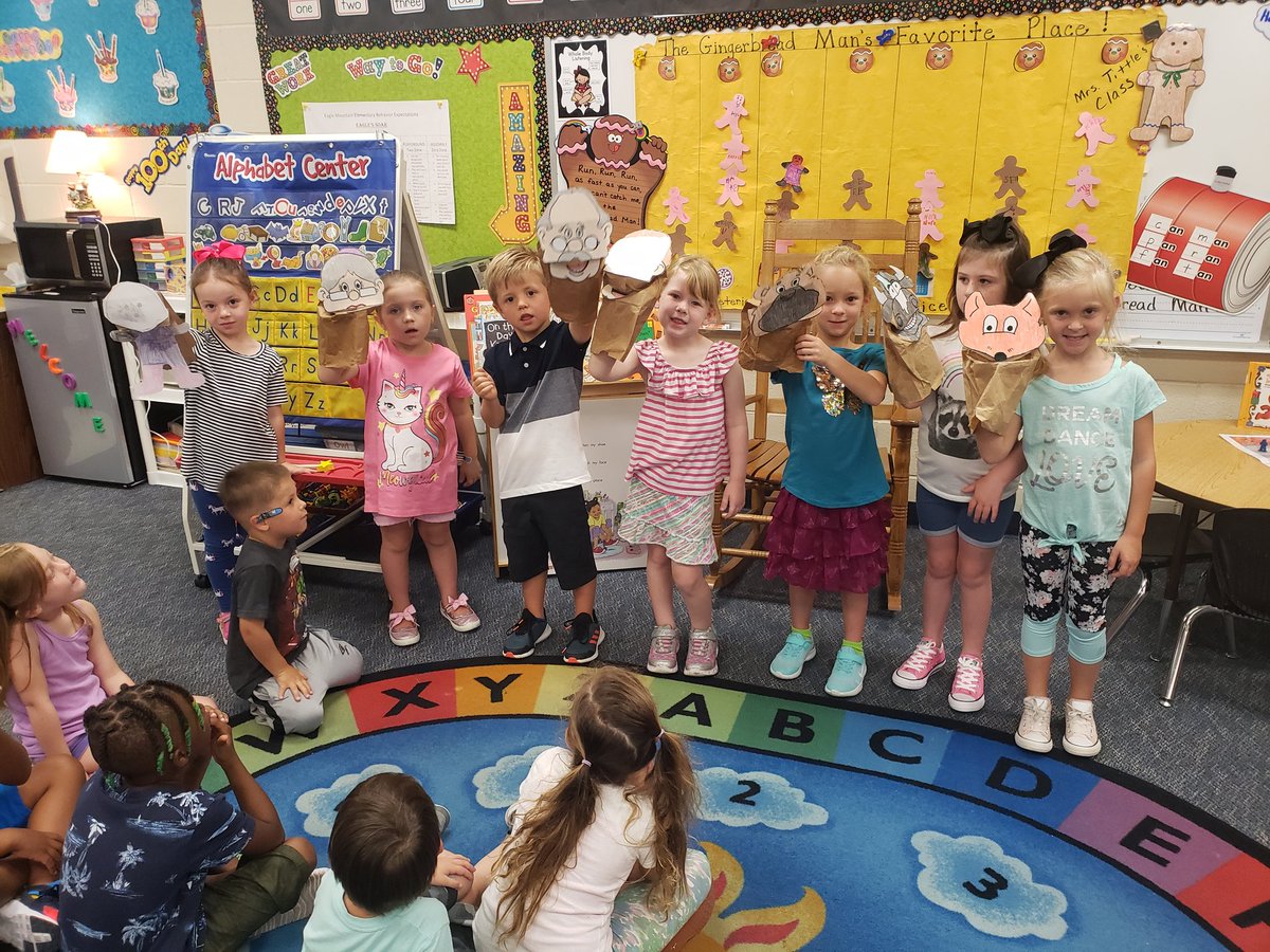mtittle77's tweet photo. Kindergarteners retelling a story by role playing the main characters. @EagleMountainEL @drmarciatate #EMSproud #EMEproud https://t.co/sHJh8gW7v5