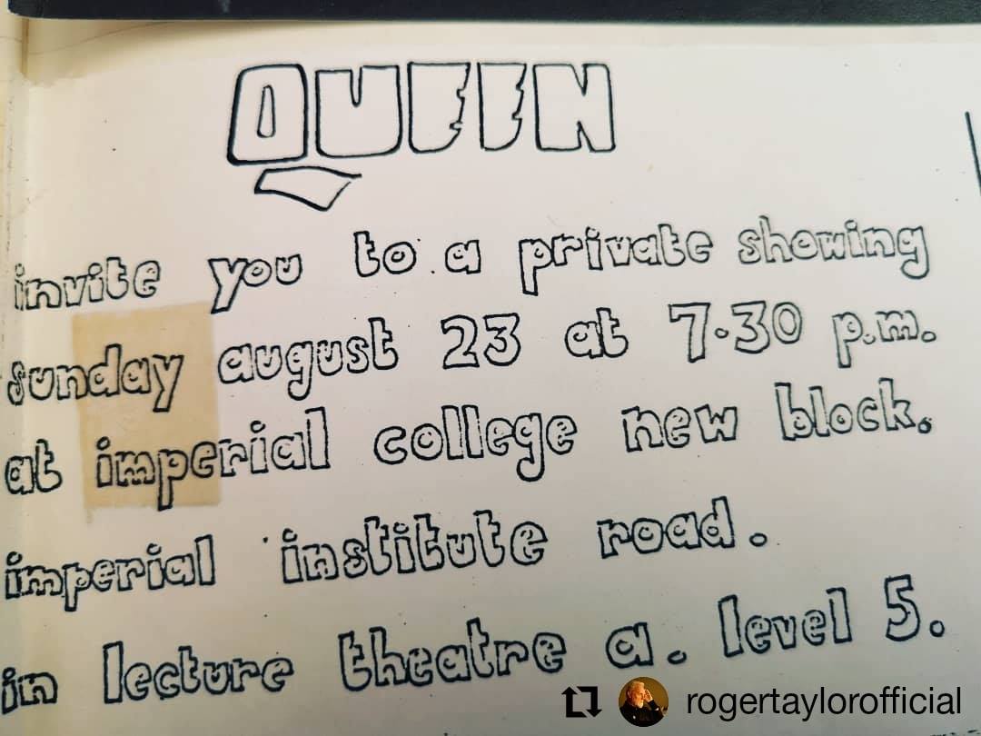 ComunitaQueenIT's tweet photo. #RogerTaylor scrive a mano l'annuncio su un cartello e #BrianMay prepara il rinfresco per gli ospiti.
Erano organizzati così i primi "eventi" live dei Queen!

23 agosto 1970

I #Queen suonano per un nutrito pubblico @imperialcollege
Prima volta con #BarryMitchell al basso https://t.co/Eva071JDKU