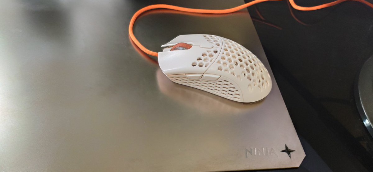 Ninja Ratmat メタルマウスパッド 公式 Ar Twitter Finalmouse Ultralight 2 Cape Town を使われている遠ーくに住まれているプロゲーマー様から送られてきたスナップショットです Ninja Ratmatに映えますな 私も新しいこのマウスが早くほしい