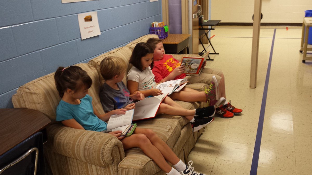 SESlearners's tweet photo. R. E. Lee Mustangs explore the new features of Destiny, add thoughts to our "Mustang Musings" board and, of course, are totally engrossed in reading their library books! https://t.co/3SB3yPnqVc