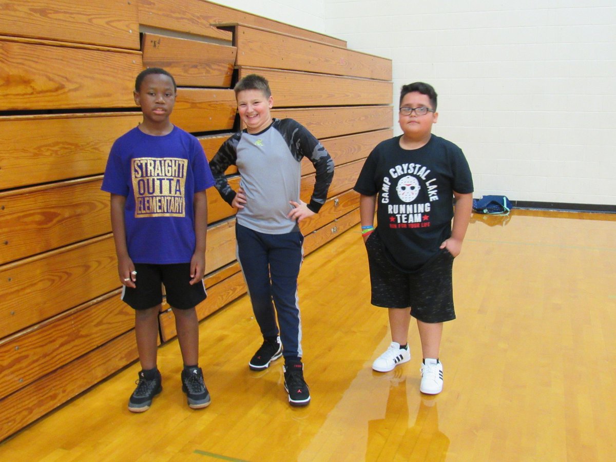 BoysGirlsClubBN's tweet photo. A little bit of kickball
A little bit of art
Our first week at the Club is off to a great start! 

Having a blast at @BloomingtonJuniorHighSchool https://t.co/SLvMqrRQOe