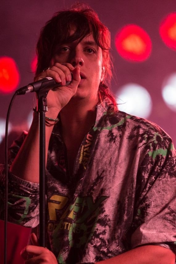 Happy birthday Julian Casablancas!     (41 omg... ) 