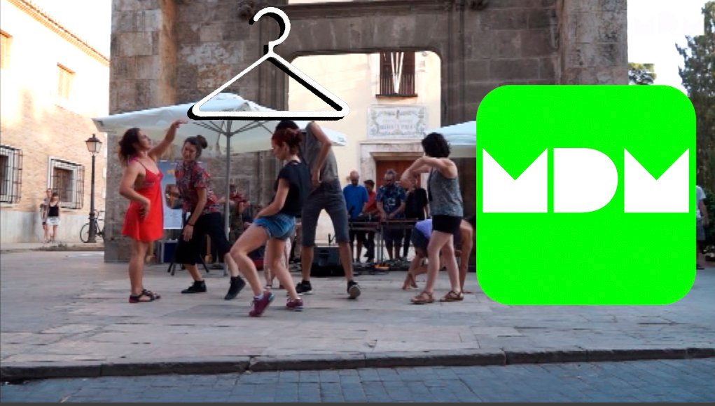 El Col.lectiu Penja'm actuó dentro del Mic. El ciclo de Música Instrumental Contemporánea esta vez en la entrada de la Biblioteca Pública Central de Valencia. La confluencia improvisada de danza y música electrónica en el centro de la gente.
youtube.com/watch?v=09d9MY…