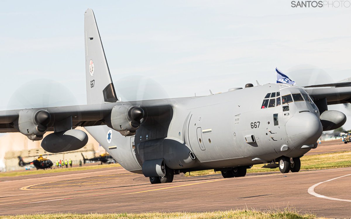 El mejor avión de todos los tiempos cumple 65 años hoy. Y sigue igual que cuando voló por primera vez en 1954. Probablemente sea el avion con más variantes y subvariantes del mundo, y es que, lo que no te haga un Hercules, no te lo hace nadie! #C130 #LockheedC130