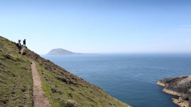 walesdotcom's tweet photo. The @WalesCoastPath runs continuously for 870 miles (1,400km) around the coast. #WalesFact

https://t.co/k02YvQhe0L https://t.co/xJE1U9t5fO