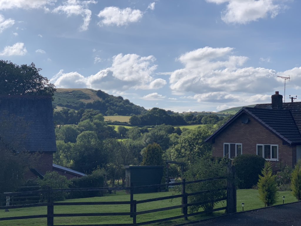 DoddsJane's tweet photo. Had a loverly afternoon in #NewRadnor and #Franksbridge.
So many of you raised the issue of local shops and post offices closing in your areas.
These service are so vital to keeping our communities vibrant and growing. I will continue to fight to protect and support them. https://t.co/Adga0WQWLu