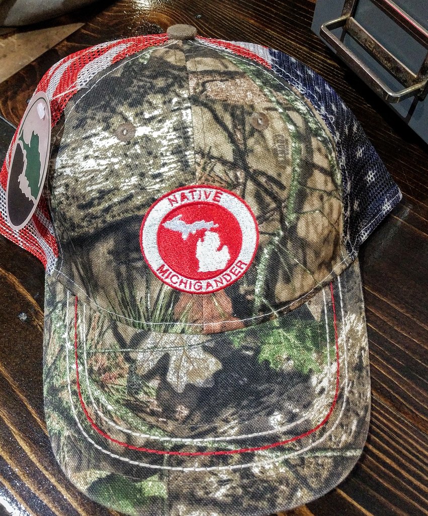 muskamu's tweet photo. We are proud Michiganders ✋🌄

#michiganders #nativemichiganders #upnorth #landofthefree #america #fall #autum #redwhiteandblue #muskamu #madeinromeo #custom #designer https://t.co/33sQHNzKgU