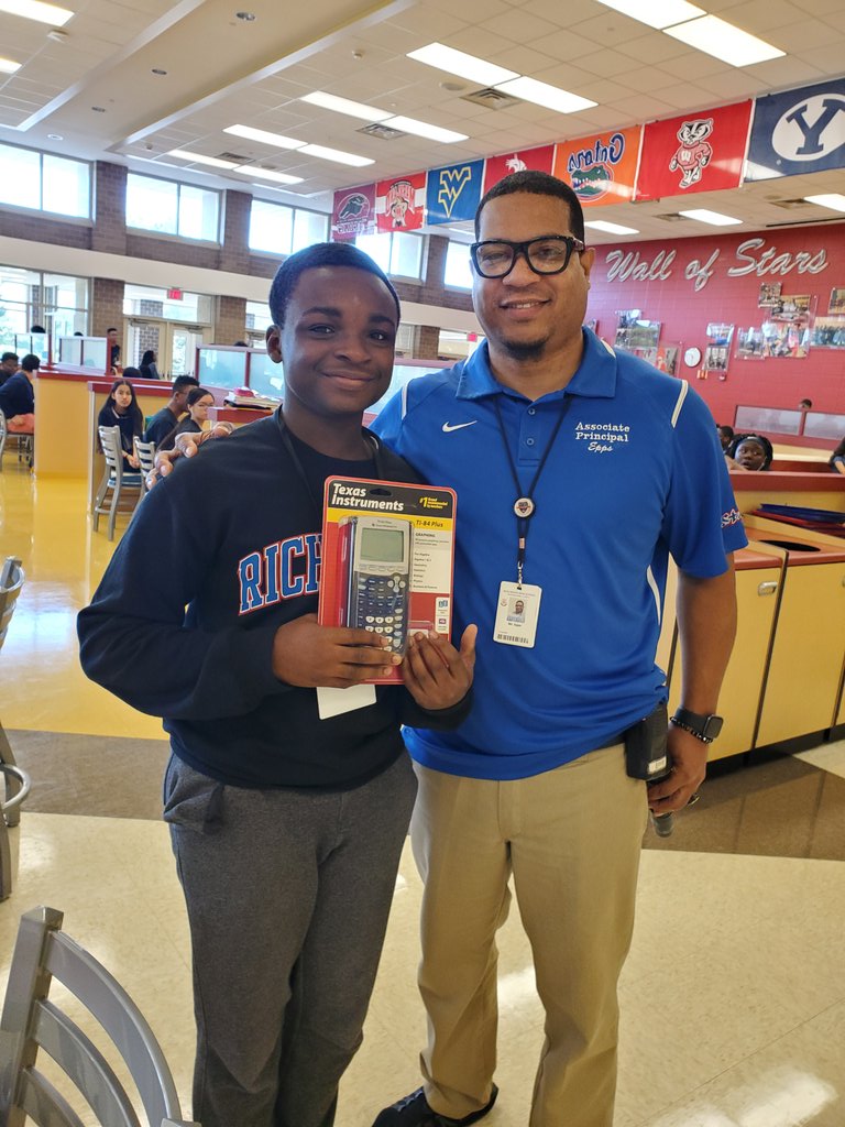 mscreer17's tweet photo. Congratulations to the freshman scavenger hunt winners. They were placed in a drawing for a TI-84 calculator, 2-$15 Apple store cards, a Target gift card and 2 sets of war buds.
#BeSTARS #RSSTARPOWER #RichInStudentSuccess https://t.co/u56S6BJORR