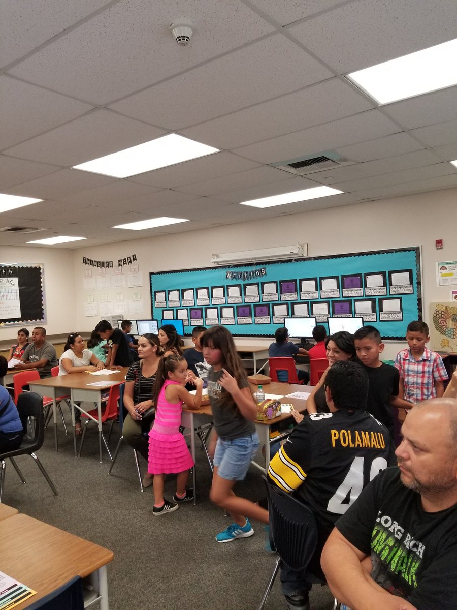 FUSD_Binks's tweet photo. Full house at Back to School Night yesterday. Thanks to all who joined us 😊 https://t.co/oCbUsSkFyR