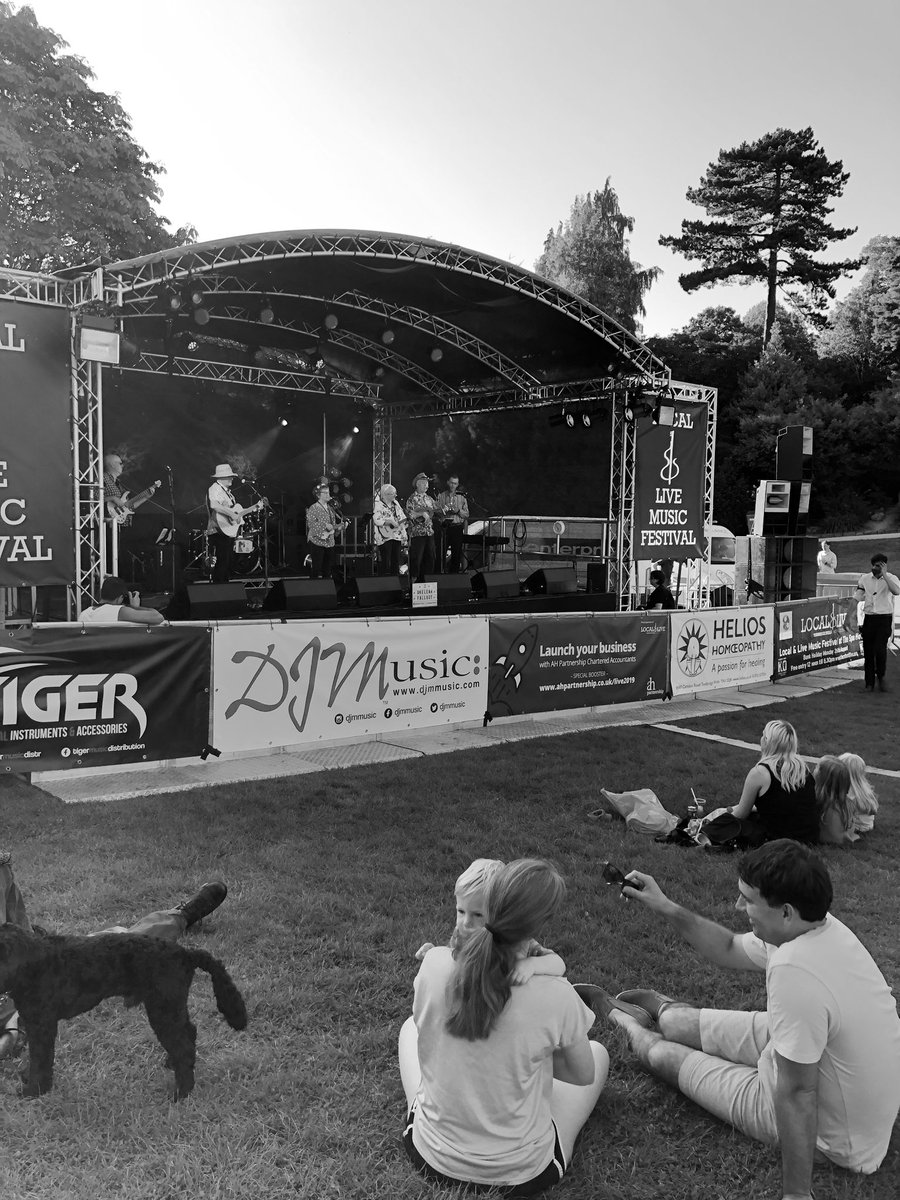 Kate Bourne 🍰 🍦 🍭 (@katejbourne) on Twitter photo And so the bank holiday partying begins <a href="/UkelearFallout/">Ukelear Fallout</a> kicks off <a href="/Local_and_Live/">Local & Live</a> 2019 in “much loved” Calverley Grounds! And so the bank holiday partying begins <a href="/UkelearFallout/">Ukelear Fallout</a> kicks off <a href="/Local_and_Live/">Local & Live</a> 2019 in “much loved” Calverley Grounds!