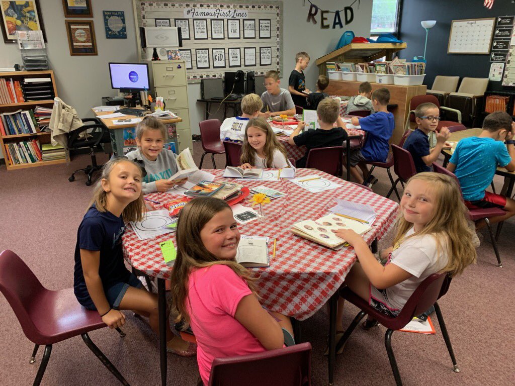 3rd Grade having fun on this Friday with a “Reading Tasting!”  Sampling some books❤️❤️
