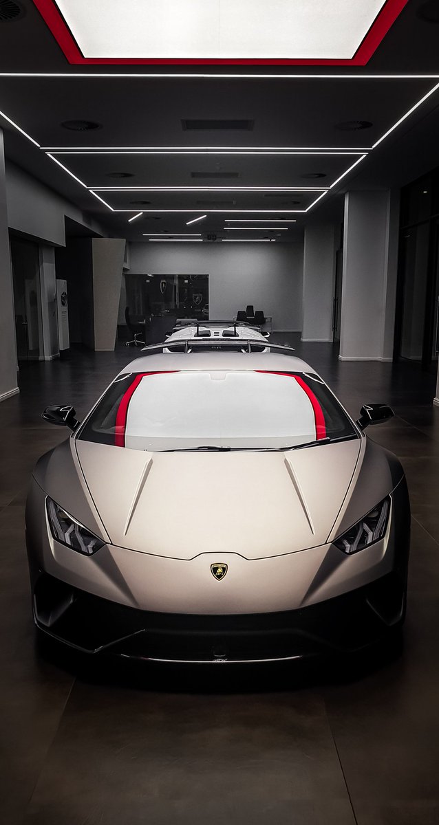AutomotiVisuals's tweet photo. Gotta love midnight window shopping!
Shot on my #samsunggalaxynote9!
#AutomotiVisuals https://t.co/0oxuEHImP2