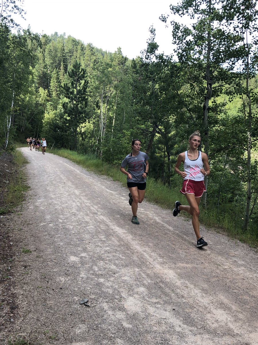 MSUBeaversXCTF's tweet photo. Great workout this morning at 5400 ft! #HillsPayTheBills https://t.co/kaTDTCzuOB