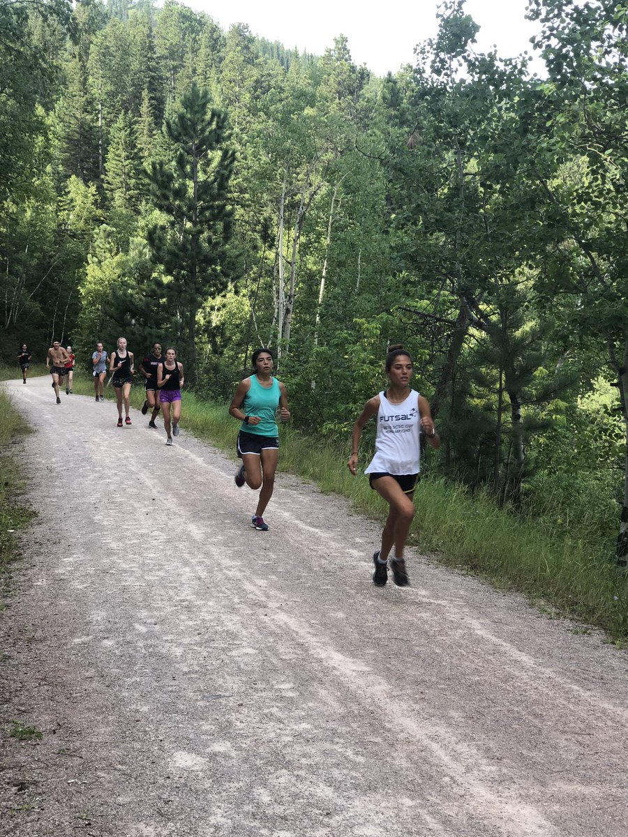 MSUBeaversXCTF's tweet photo. Great workout this morning at 5400 ft! #HillsPayTheBills https://t.co/kaTDTCzuOB