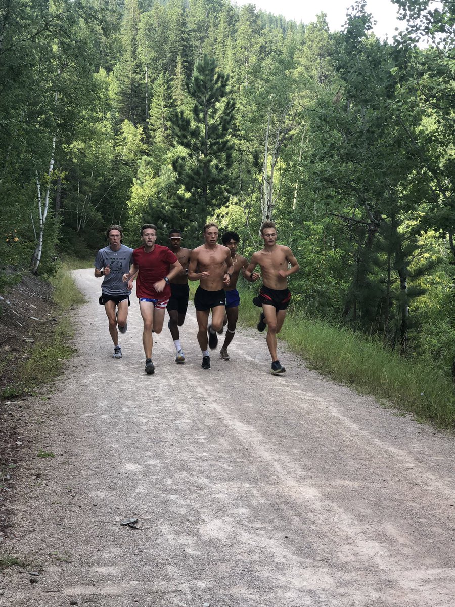 MSUBeaversXCTF's tweet photo. Great workout this morning at 5400 ft! #HillsPayTheBills https://t.co/kaTDTCzuOB