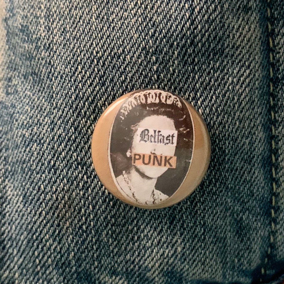 abadgeaday's tweet image. One of the badges made to coincide with @rickyadam’s ‘Belfast Punk’ photography book of the Warzone Centre.

This badge has a permanent place on my denim jacket!

#badgedesign #badgecollection #abadgeaday