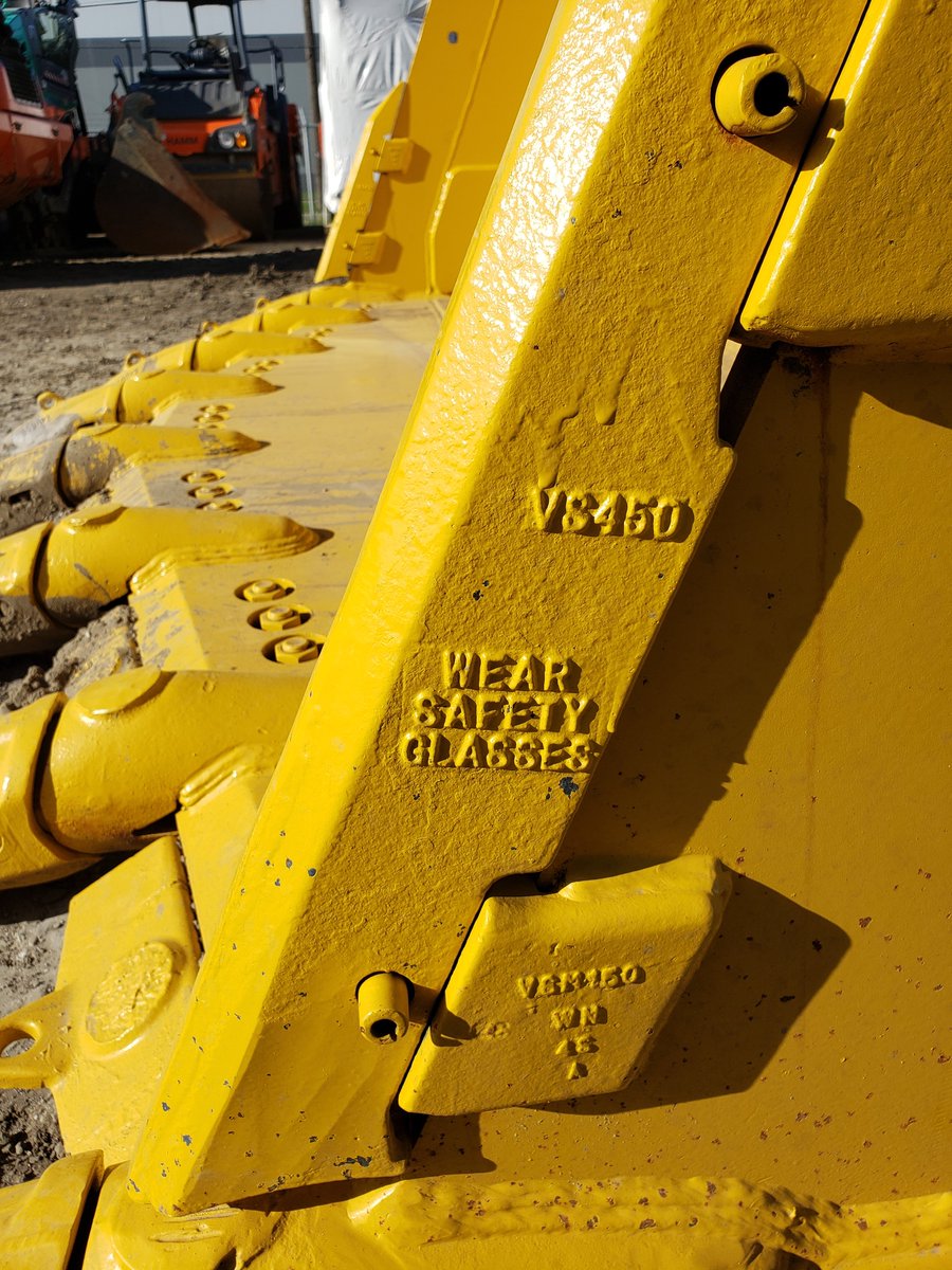 _curtisreimer's tweet photo. This #Komatsu WA600-8 getting fitted in Edmonton with a #Loadrite #L3180Smart scale and Lp950 for our good customers up north #fortmac #yeg @loadritescales https://t.co/K6dmGwnDTZ
