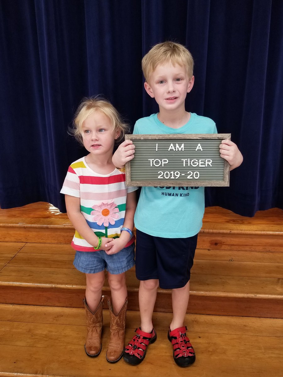 teachnrun1's tweet photo. We are having great turnout @PineValleyElem Open House. https://t.co/MorrxggWt1