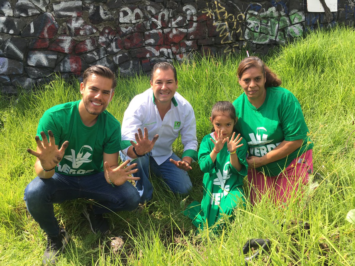 VerdeCDMX's tweet photo. Agradecemos a nuestro coordinador en #ÁlvaroObregón, @rmenendezr, a Diana Benítez, representante de la alcaldía y Yenny Maca, de la Subdirección de Áreas de Valor Ambiental con Categoría de Barranca de la Secretaría del Medio Ambiente, por su apoyo en la logística. https://t.co/S6bIGGkQu0