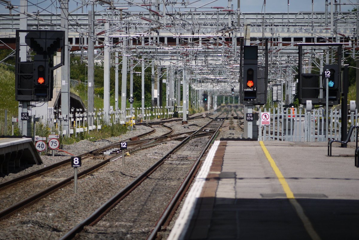 There's severe delays on the Euston like due to an earlier fire alert at Kenton

Also due to damage to the overhead electric wires between St Albans City and Blackfriars there's severe delays on the Thameslink Line; EMR is also affected.

#HeartNews