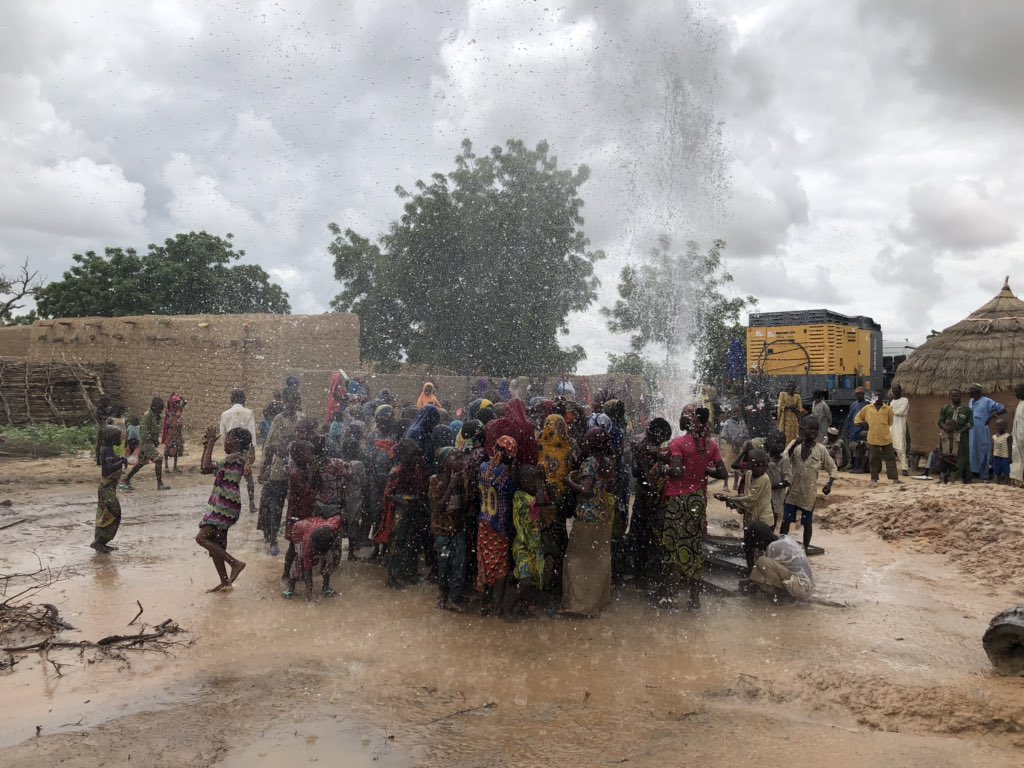 Je me réjouis de ma visite dans les différé villages de Guidan Rumji pour appuyer les équipes de <a href="/WorldVisioNiger/">World Vision Niger</a> qui répondent aux besoins des réfugiés nigérians. Merci à nos donateurs et partenaires. <a href="/UNHCRNiger/">UNHCR Niger</a>, <a href="/WorldVisionUK/">World Vision UK</a> , <a href="/WorldVisionWARO/">World Vision West Africa</a>