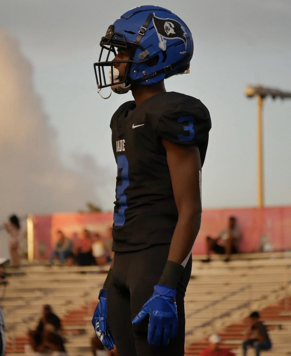 breadwinnersav3's tweet photo. Young 🐂 Came up from the bottom, I’m to high up to stop me 3️⃣ @CoachDondo @RhodyFootball @InsideTheU @CoachHerm_100 https://t.co/DzmXpfpO8Y