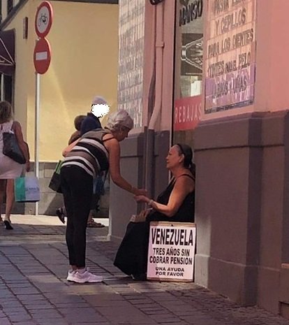 Zulyromer's tweet photo. @FabiiRosales @jguaido RECUERDE IGUALMENTE A LOS 14000 #PensionadosExterior QUE LLEVAN 44 MESES SIN COBRAR LAS PENSIONES, 44 MESES RECLAMANDO LO QUE ES DERECHO ADQUIRIDO POR AÑOS DE TRABAJO 44 MESES MURIENDO EN MISERIA, @NicolasMaduro #NoMasMaduro #MaduroPàgales #MaduroNosMata https://t.co/22ue9xPXa8