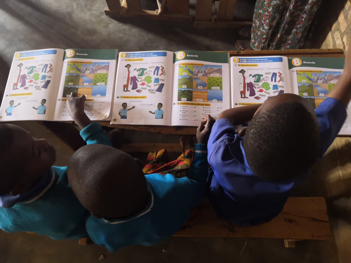 DtaMaaike's tweet photo. Amazing job by lovely teacher Jeanne. Doing the 'listen and point' activity from the @BLF_Rwanda English pupil books. All active and happy pupils! 👍 https://t.co/l0c4TXj6Eu