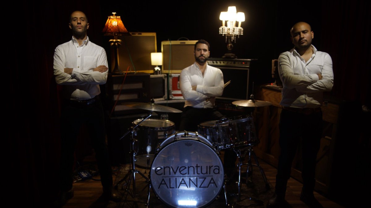 Sintoniza a <a href="/eltonykings/">T de Therian Kings</a> en #Detonador, que en unos minutos recibirá en cabina a <a href="/EnVentura/">enventura</a> 

Al Aire #ReactorReinicia