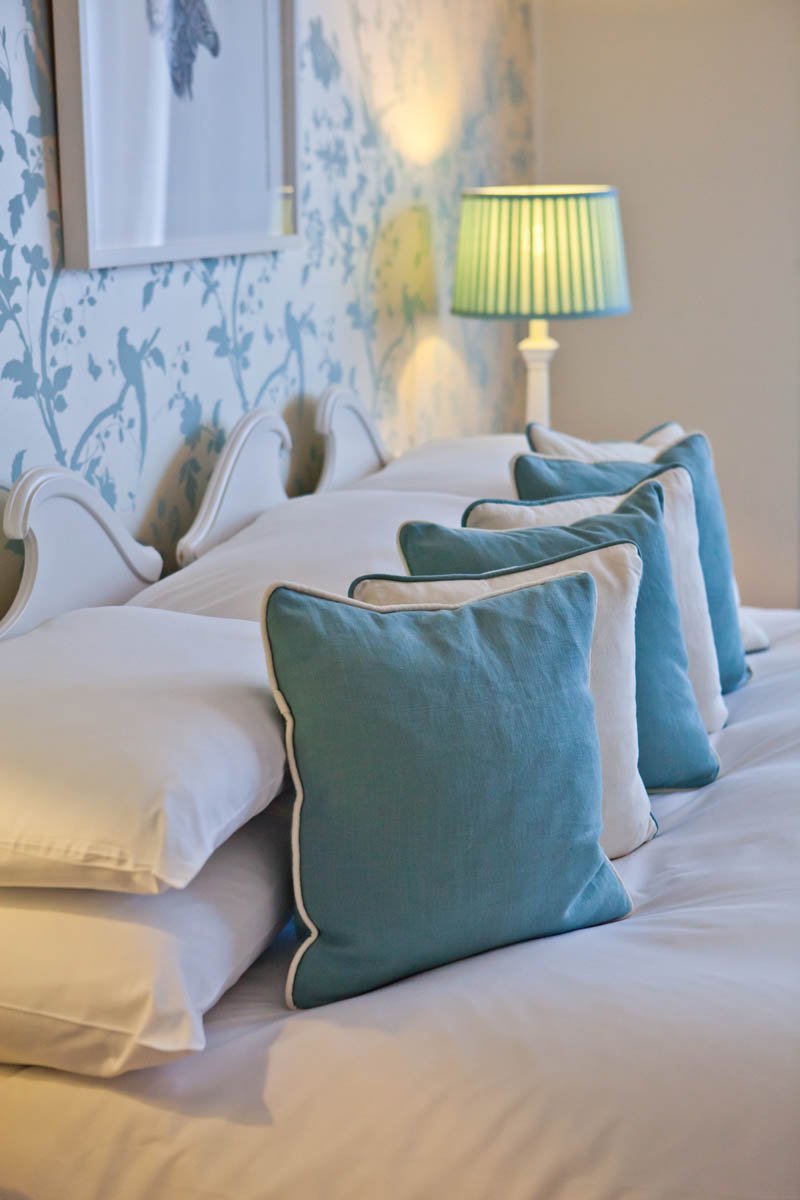 ClaremontHove's tweet photo. #Escape from the ordinary - here at the Claremont we offer eleven generously sized #hotel #guest rooms, including three #deluxe β two with luxury four #posterbeds β plus two #superior doubles, three classic doubles and three #stylish singles.
https://t.co/HV1AspRnlT https://t.co/nkM9vmW2IP