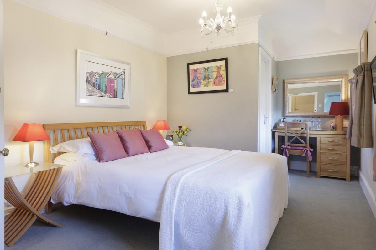ClaremontHove's tweet photo. #Escape from the ordinary - here at the Claremont we offer eleven generously sized #hotel #guest rooms, including three #deluxe β two with luxury four #posterbeds β plus two #superior doubles, three classic doubles and three #stylish singles.
https://t.co/HV1AspRnlT https://t.co/nkM9vmW2IP